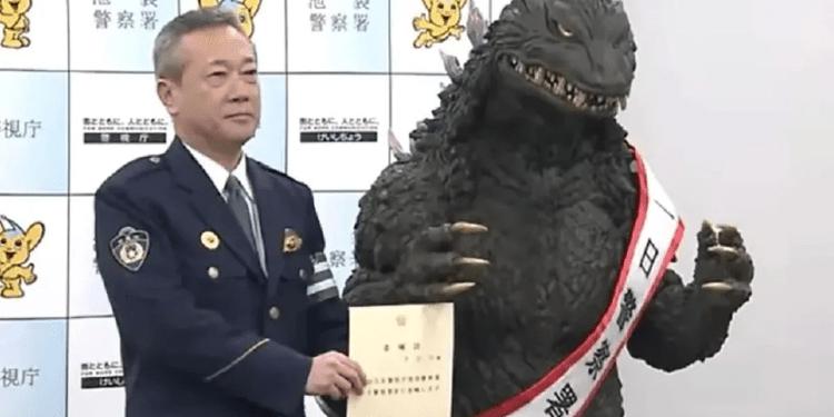 Nombran a Godzilla “Jefe de la policía por un día” Nombran a Godzilla “Jefe de la policía por un día”
