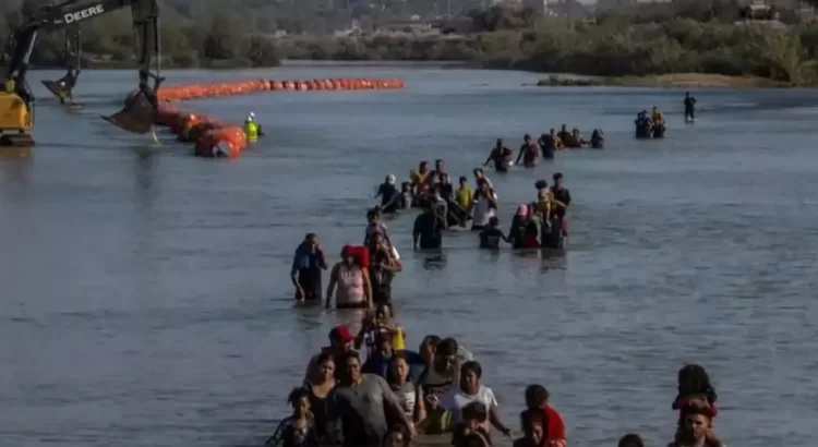 Frena la Corte Suprema de EU ley sobre migrantes en Texas