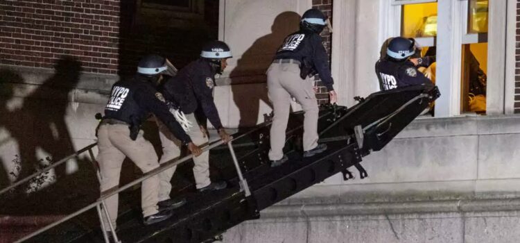 Tensión en campus: desalojo policial en Universidad de Columbia