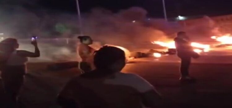 Bloqueo por manifestantes en la autopista Querétaro-México tras muerte de menor de edad en accidente vial