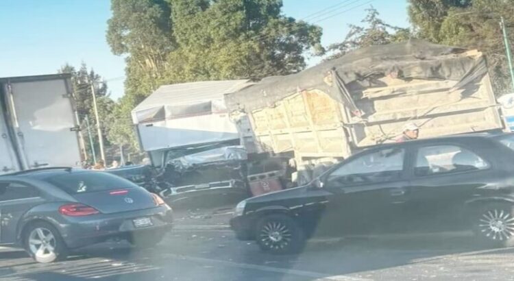 Choque provoca carga vehicular en dirección a la CDMX-Querétaro