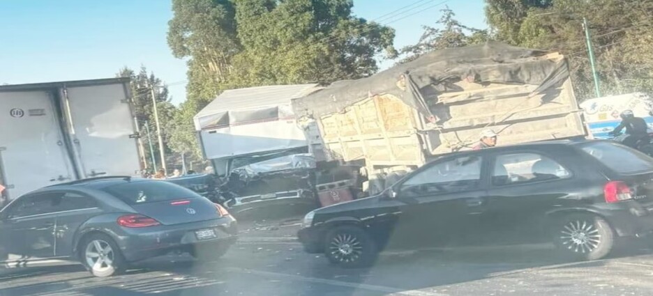 Choque provoca carga vehicular en dirección a la CDMX-Querétaro