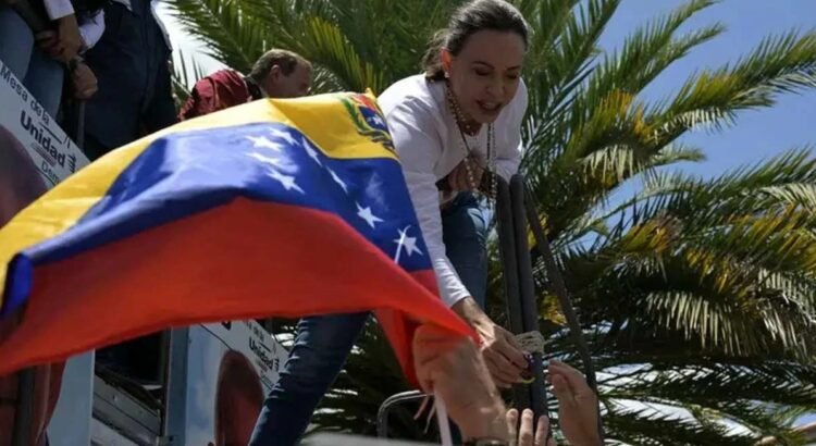 Venezolanos se levantan: multitudinarias protestas en Caracas y en el extranjero desafían la reelección de Maduro Venezolanos se levantan: multitudinarias protestas en Caracas y en el extranjero desafían la reelección de Maduro