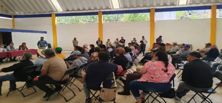 Los funcionarios federales presentaron el proyecto del tren México-Querétaro a los ejidatarios