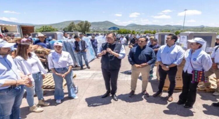 Se entregan los apoyos a las familias afectadas por lluvias en Querétaro