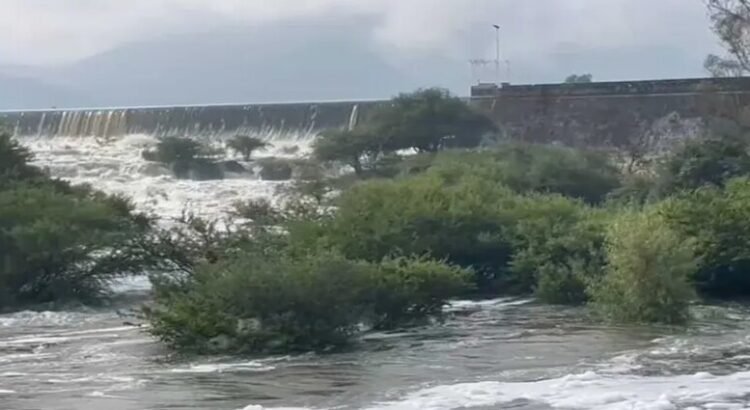 Desborde de presa El Centenario provocó inundación de Tequisquiapan, Querétaro
