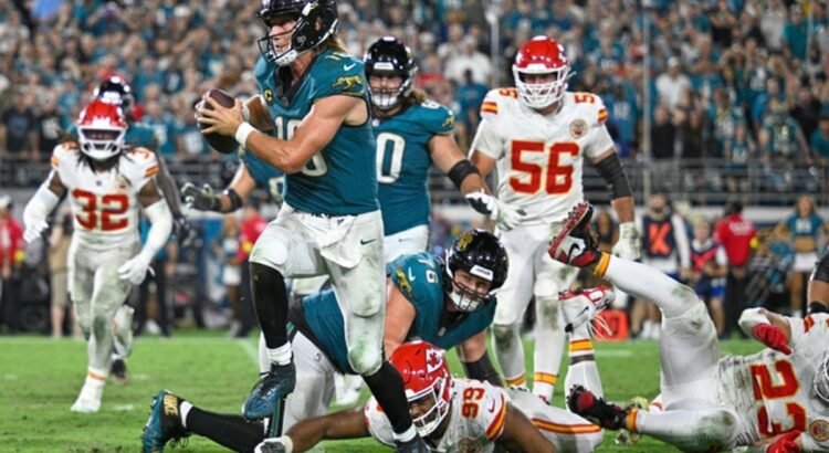 Trevor Lawrence guía triunfo agónico de los Jaguares sobre Kansas City
