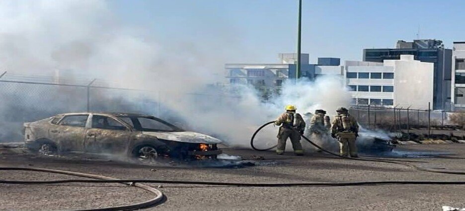 Ya suman 8 incendios de vehículos por fallas y quema de pastizal en Querétaro